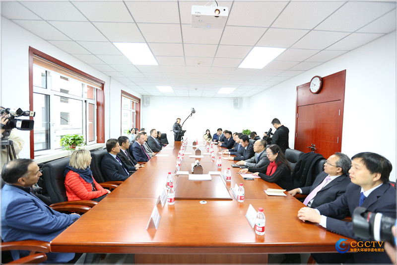 加拿大白求恩医学发展协会专家团来到兰州大学第二医院做医学交流工作