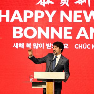 加拿大明确表示加拿大不会跟随美澳限制中国人入境 总理杜鲁多今天来到多伦多华人社区为华人撑腰打气