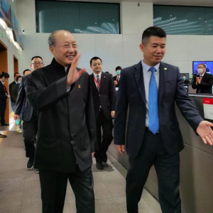 海航集团党委书记、董事长陈峰赴海航美兰基地慰问员工并调研经营生产恢复情况
