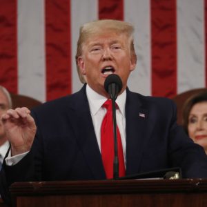 2020年美国情咨文现场 特朗普:就不跟你握手!佩洛西:老娘撕了你讲稿!