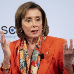 漂亮!傅莹与美众议院议长南希·佩洛西在德国慕尼黑安全会议上就5G交锋,傅莹提问引来观众席热烈掌声