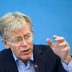 【采访实录】面对纽约时报的采访,世卫专家组组长布鲁斯·艾尔沃德博士高度评价了中国政府处理疫情的措施