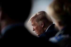 《纽约时报》刊文:“别让特朗普跑了” 称其栽赃中国只为转移公众注意