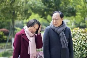 96岁大爷想卖500万的房子要娶刚认识2个月的55岁保姆