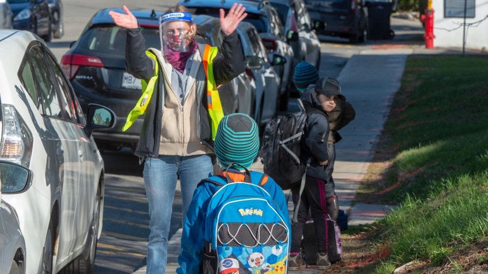 魁省疫情全加拿大最严重 今天却有成千上万学生复课
