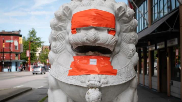 最新民调:疫情以来一半加拿大华裔遭歧视 6成华裔调整日常行为免受歧视