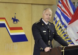 皇家骑警总警司就华裔女生遭骑警暴力殴打事件作出道歉 可能对涉事女警提出刑事指控