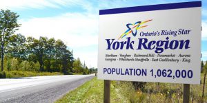 约克区议会一致通过强制性戴口罩的议案