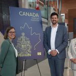 设计精美的加拿大新版护照亮相 今秋可在线申请