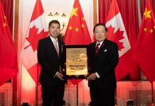 加拿大前参议员胡子修获颁中国“大使奖” 以表彰其促进中加友好突出贡献